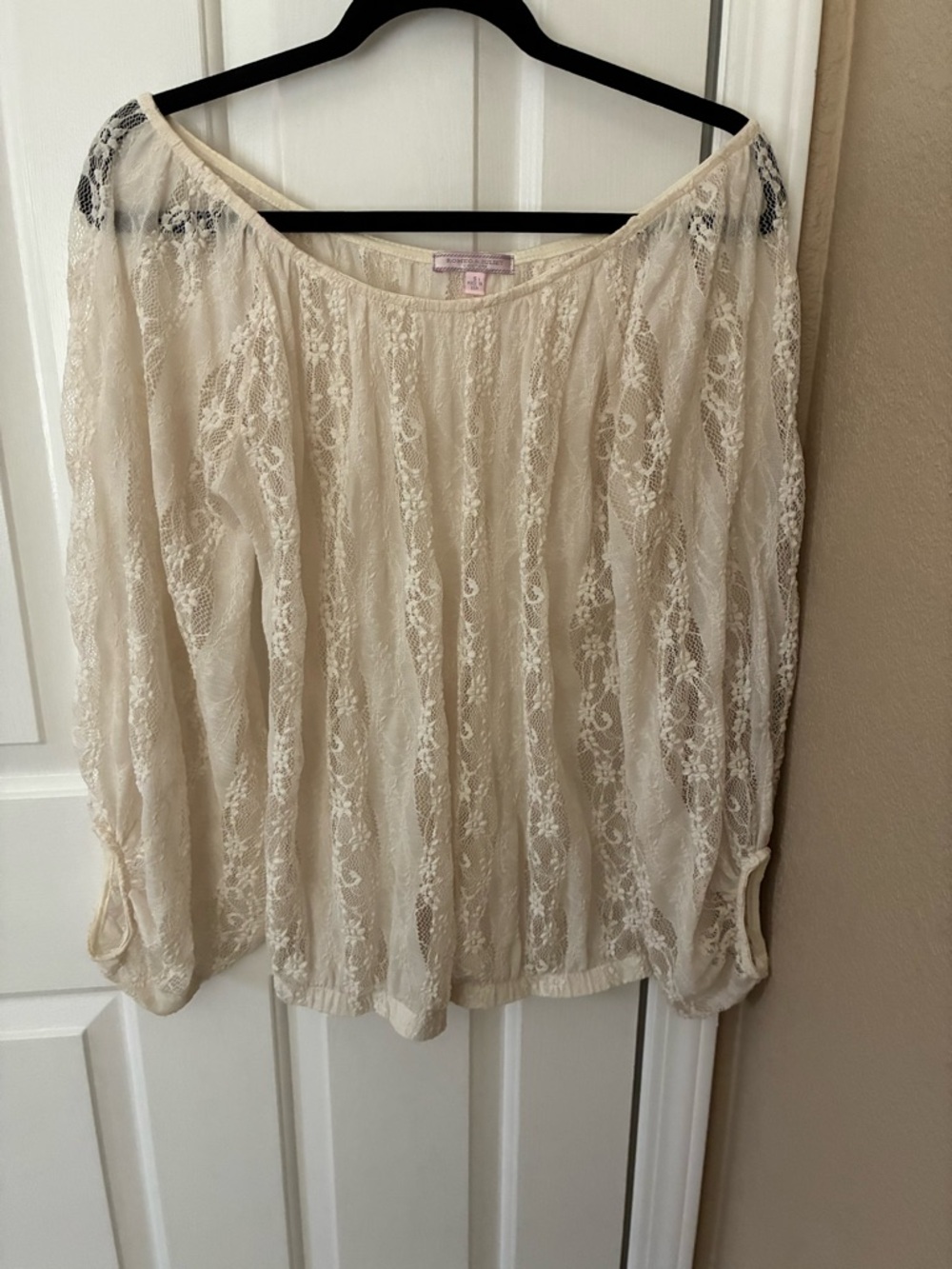 Romeo & Juliet Couture Ivory Lace Off-Shoulder Blouse